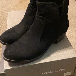 Maurices ankle boot v cut